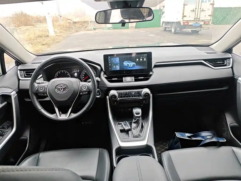 Toyota Wildlander 2023 2.0L CVT FWD Urban фото 10