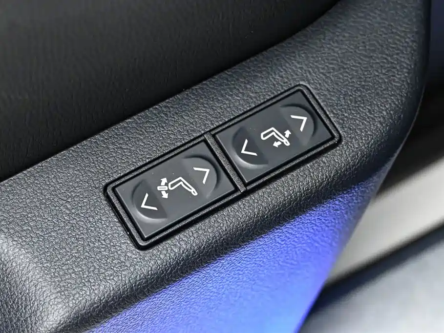 Toyota Sienna 2021 2.5L Hybrid Premium Edition фото 25