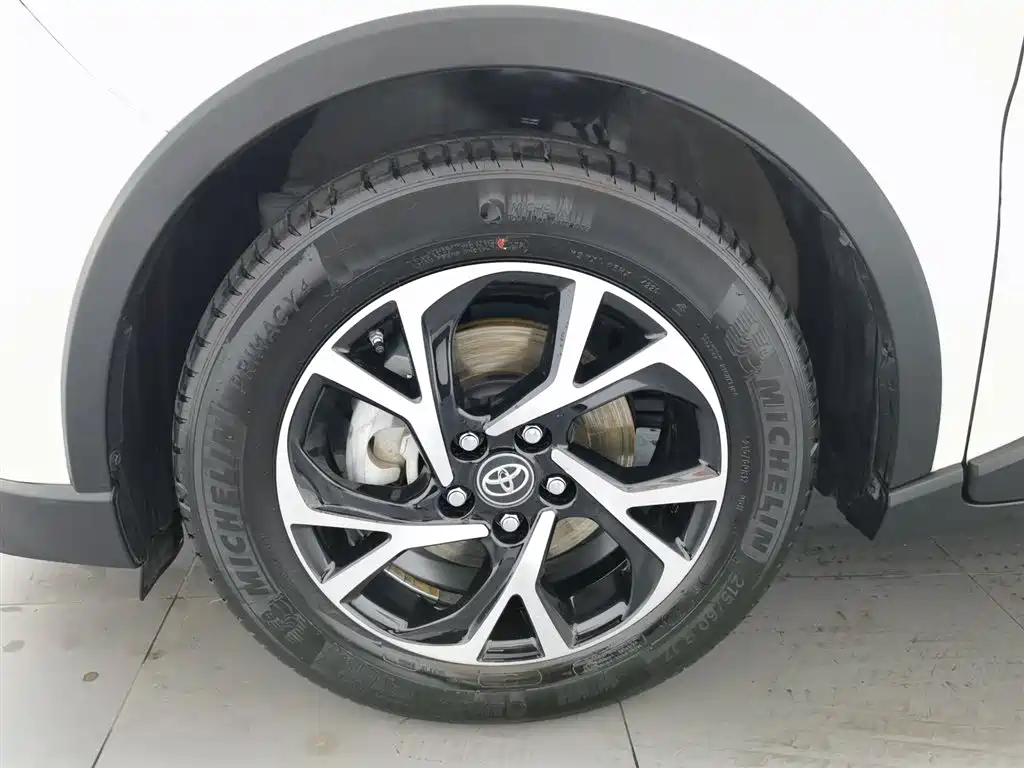 Toyota C-HR 2020 Model 2.0L Leading фото 17