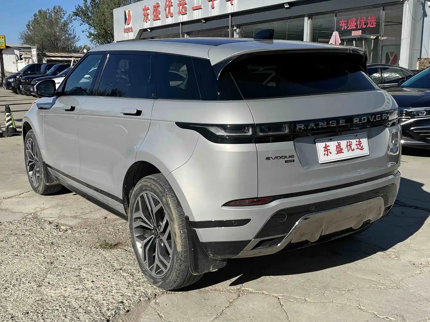 Land Rover Range Rover Evoque 2023 2022 Range Rover Evoque L 249PS R-Dynamic Luxury Edition