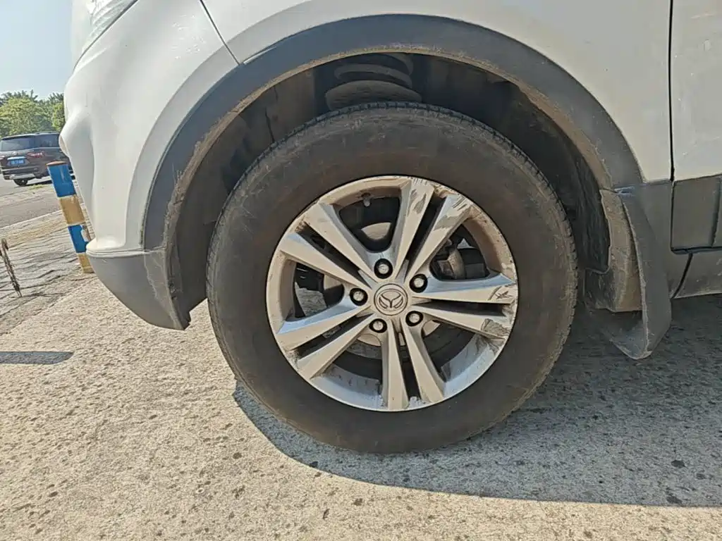 BAIC Huansu S3 2015 2014 1.5L Luxury (China IV)