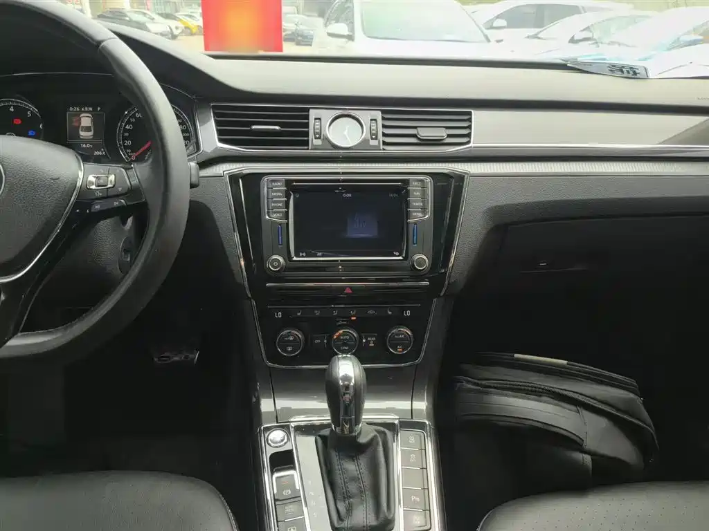 Volkswagen Passat 2016 330TSI DSG Executive Edition фото 16