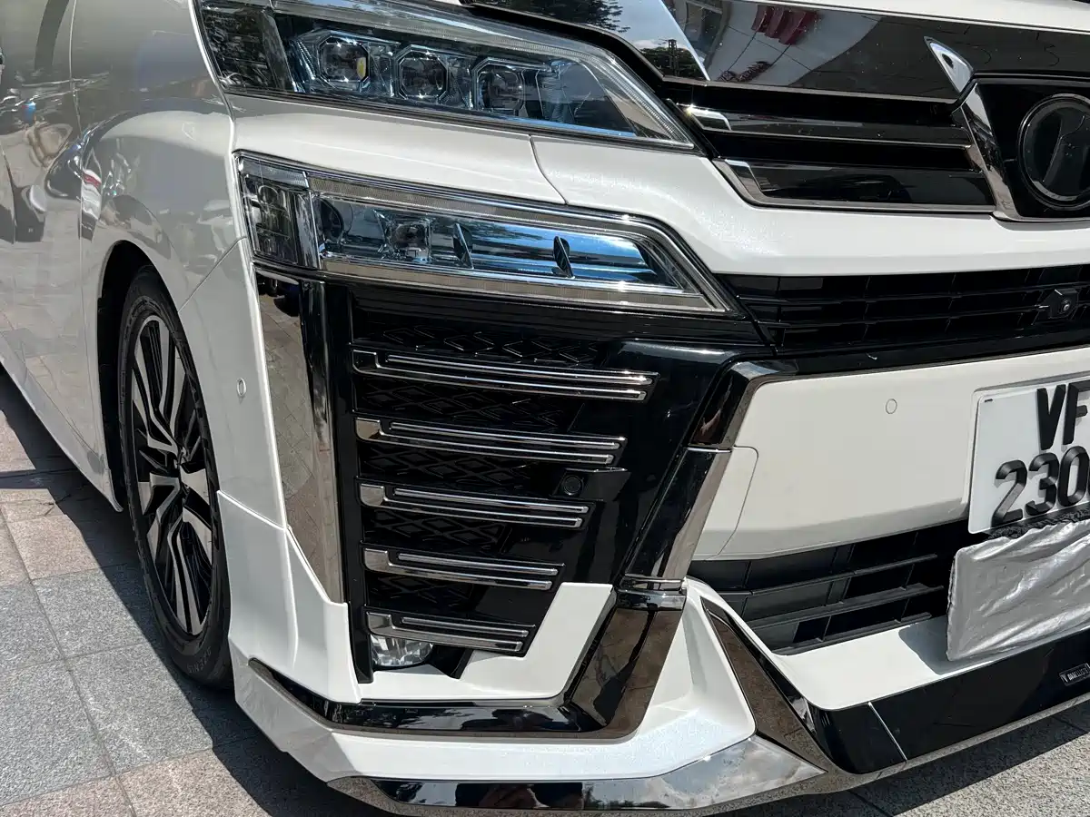 Toyota Vellfire фото 2