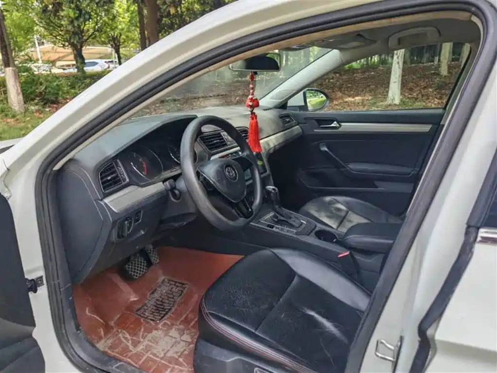 Volkswagen Lamando 2015 230TSI DSG Style фото 4