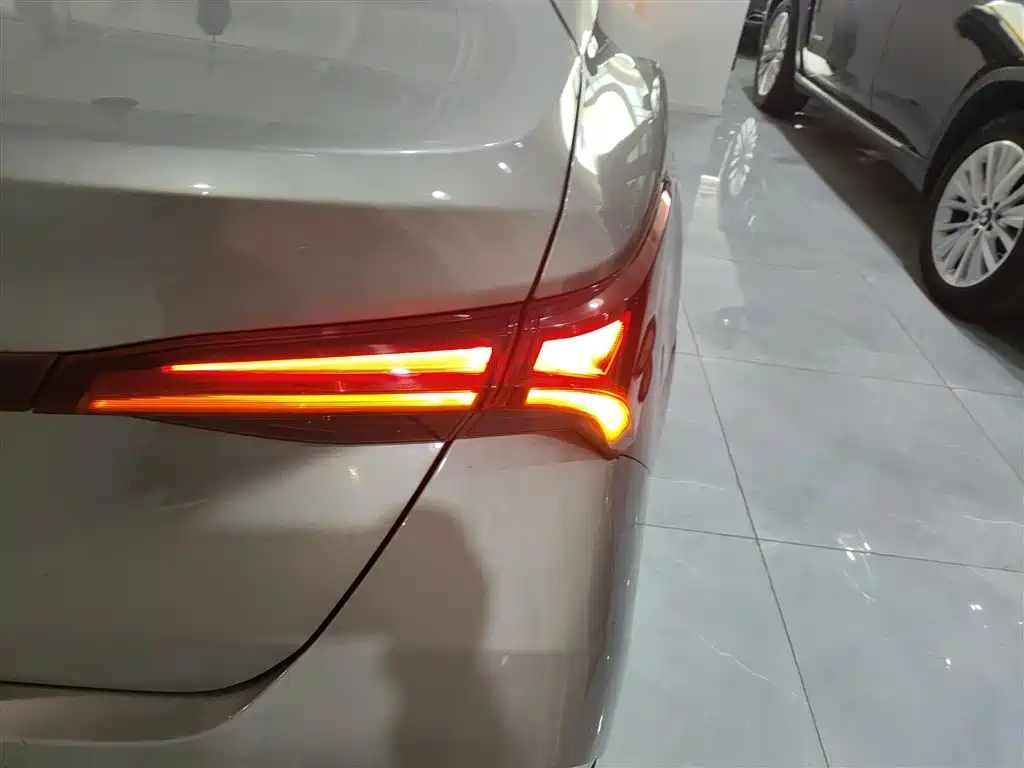 Toyota Avalon 2022 2.0L Luxury Edition фото 24
