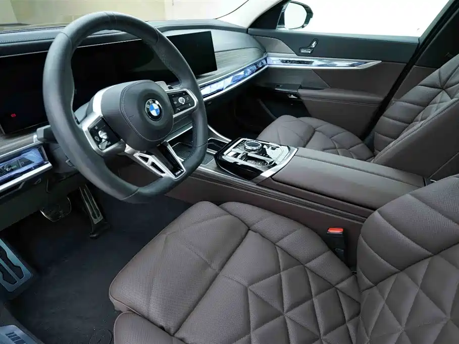 BMW 7 Series 2023 Model 740Li Leading M Sport Package фото 10
