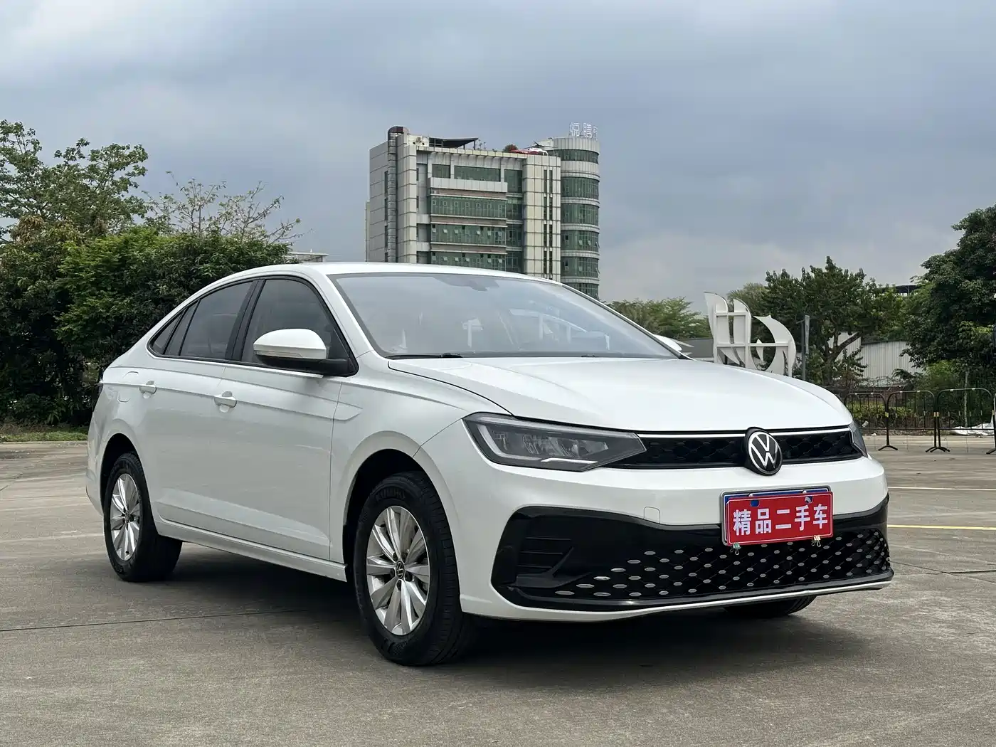 Volkswagen Lavida 2023 New Sharp 1.5L Auto Premium Edition фото 3
