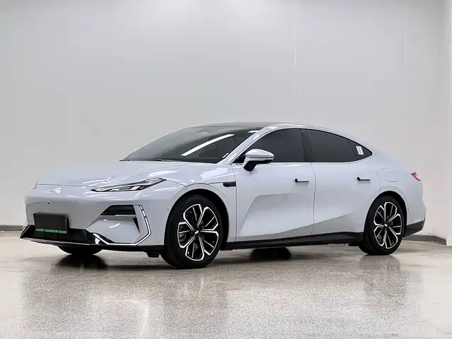 Geely Galaxy E8 700km, увеличенный запас хода, помощь водителю