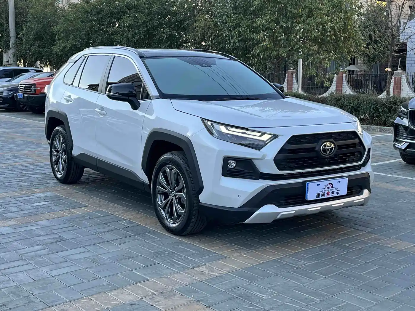 Фото 3 - Toyota RAV4