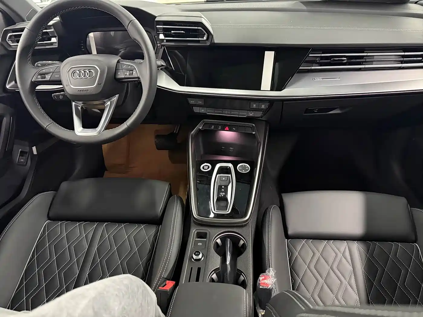 Audi A3 2025 A3L Limousine 35TFSI Flying Spur Premium + Luxury Selection Package фото 17
