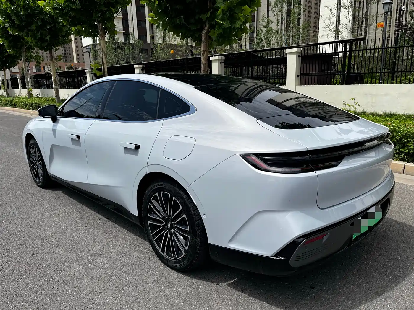 Geely Galaxy Galaxy Xingyao 8 2025 130km EM-i Premium Edition фото 7