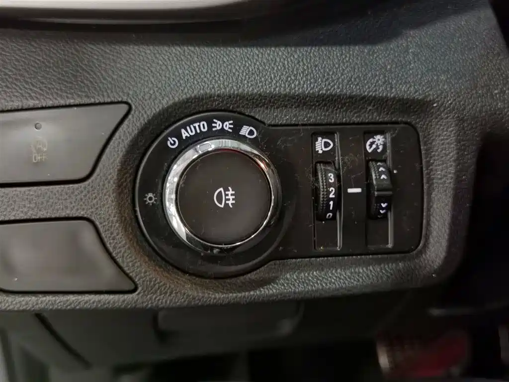 Chevrolet Volando 2018 Redline 530T Auto Premium Edition (5+2 seats) China V фото 21