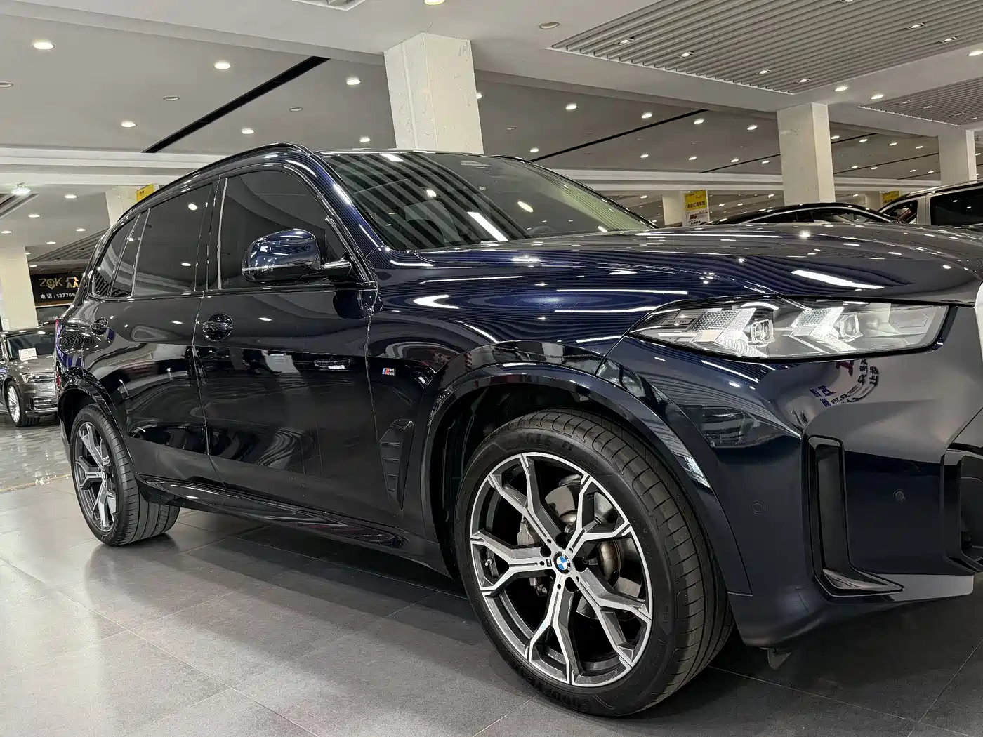 BMW X5 2023 xDrive 30Li Premium M Sport Black Night Package фото 24