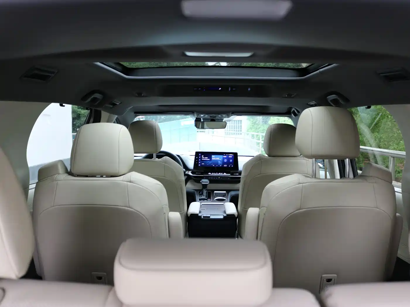 Toyota Granvia 2023 2.5L Hybrid Prestige PLUS Edition фото 7