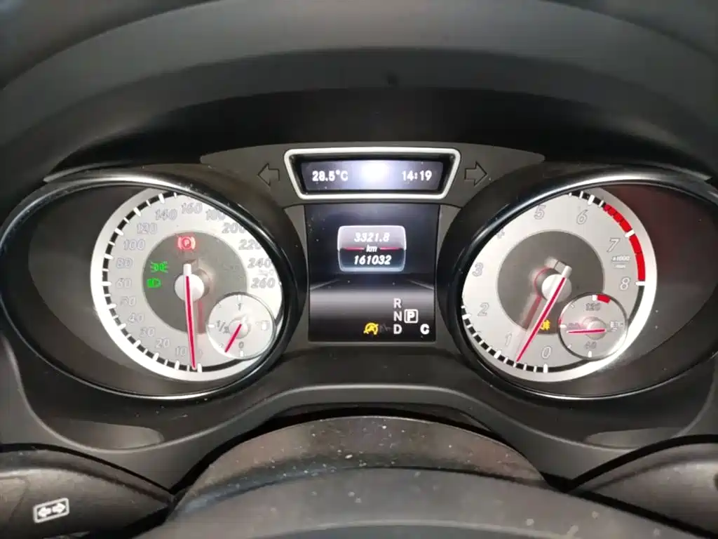 Mercedes-Benz CLA (Import) 2016 CLA 200 Fashion фото 12