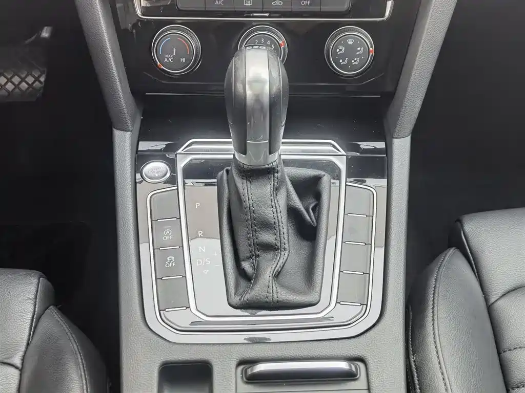 Volkswagen Magotan 2017 330TSI DSG Leading фото 13