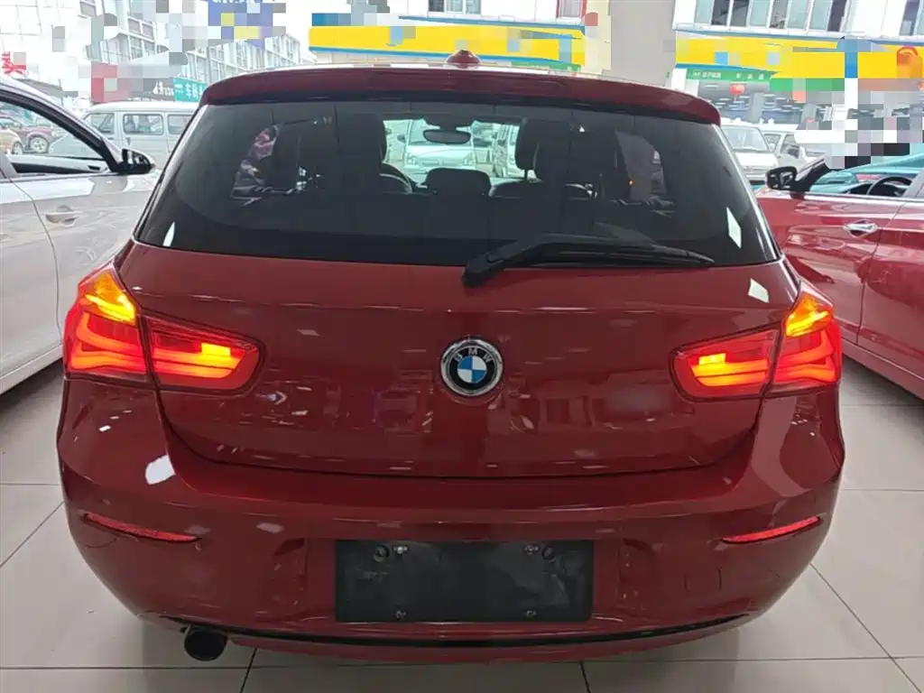BMW 1 Series (Import) 2018 118i Sport Design Package фото 6
