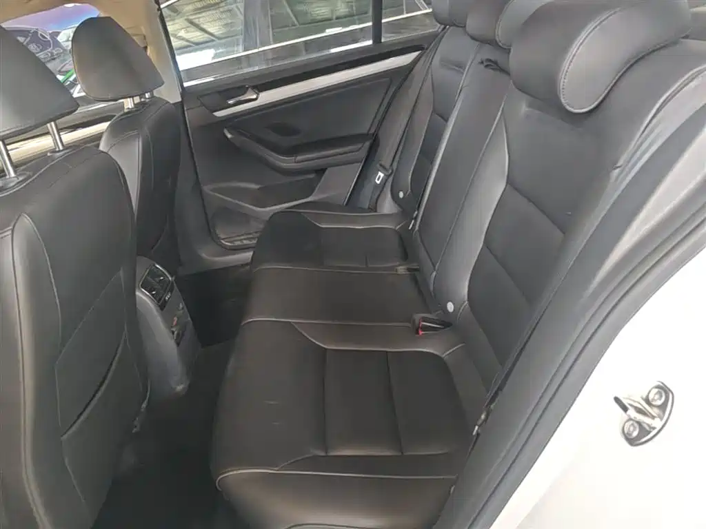 Volkswagen Sagitar 2015 1.6L Automatic Comfort фото 17