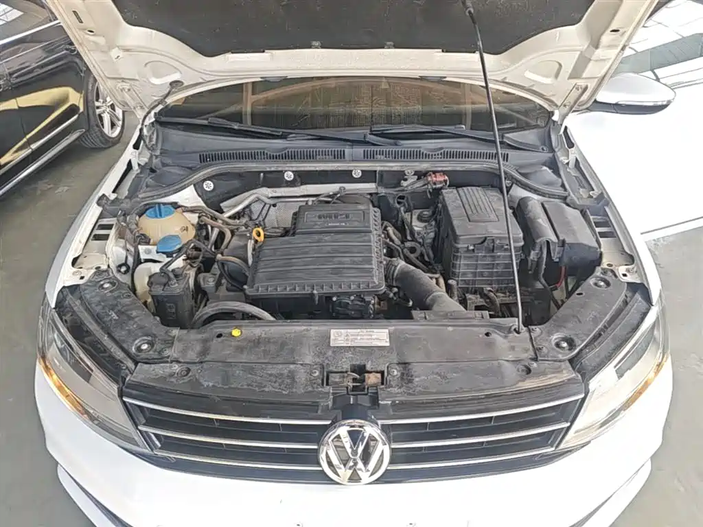 Volkswagen Sagitar 2015 1.6L Automatic Comfort фото 20