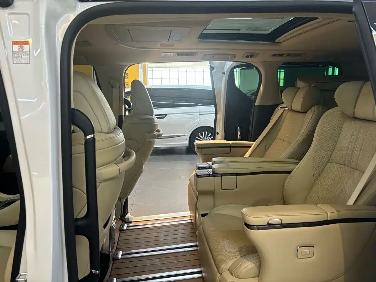 Toyota Alphard 2021 Hybrid 2.5L Ultimate фото 14