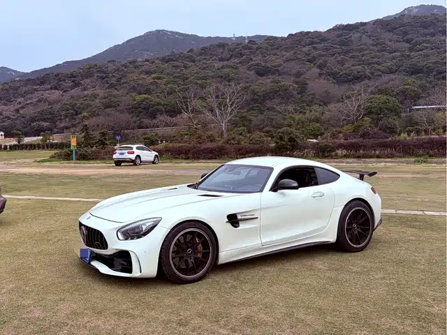 MERCEDES-BENZ AMG GT
