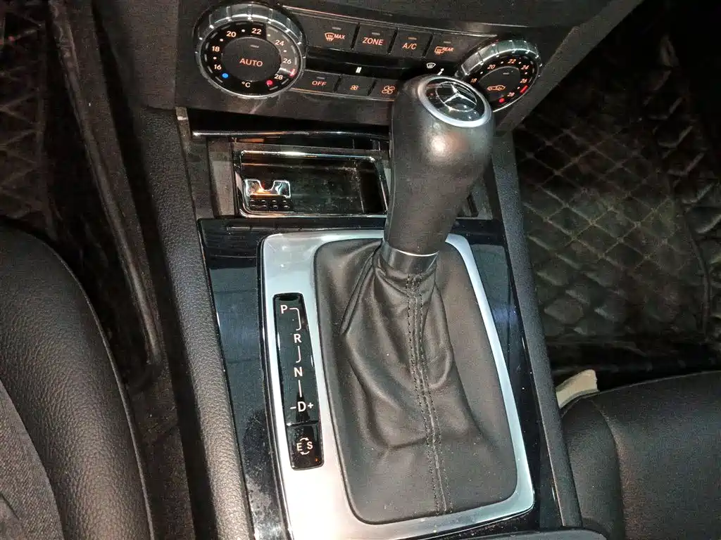 Mercedes-Benz C-Class 2013 C 180 Classic Grand Edition фото 9