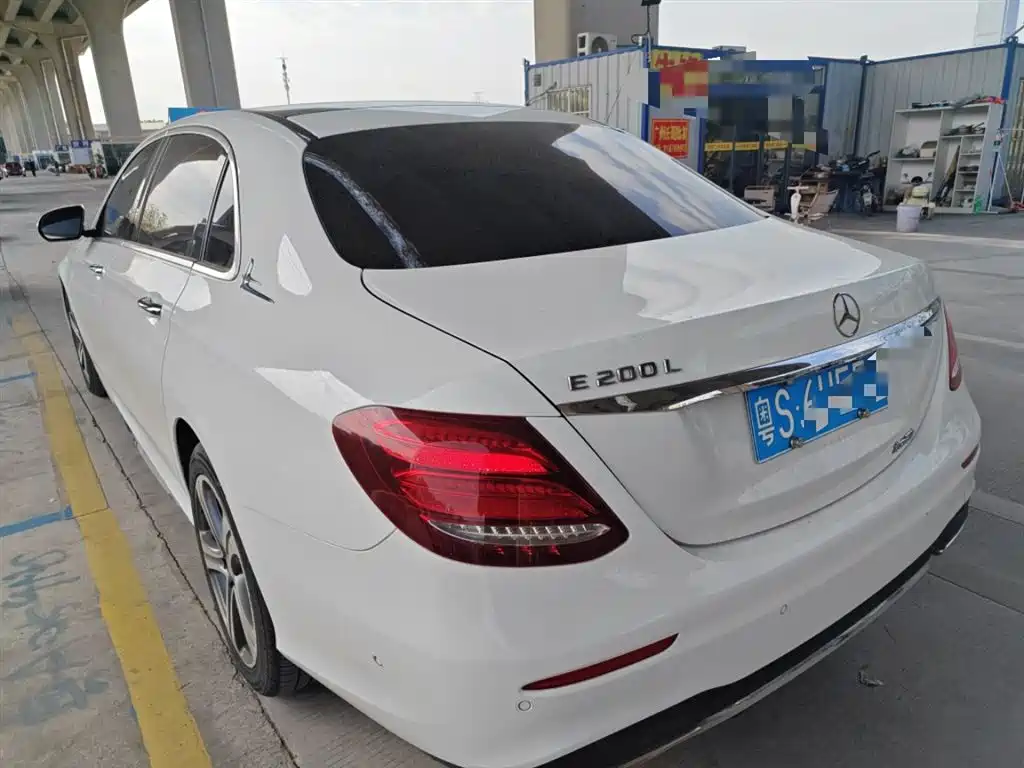 Mercedes-Benz E-Class 2016 E 200 L Sport Type фото 23