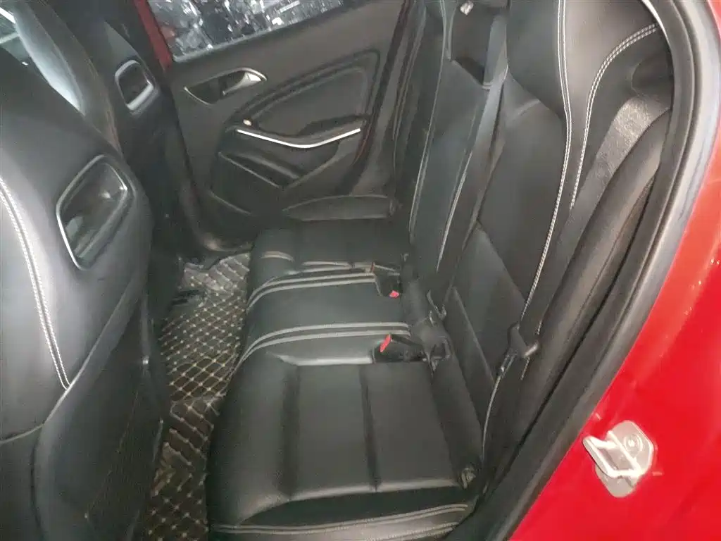 Mercedes-Benz GLA 2016 GLA 200 Dynamic фото 12