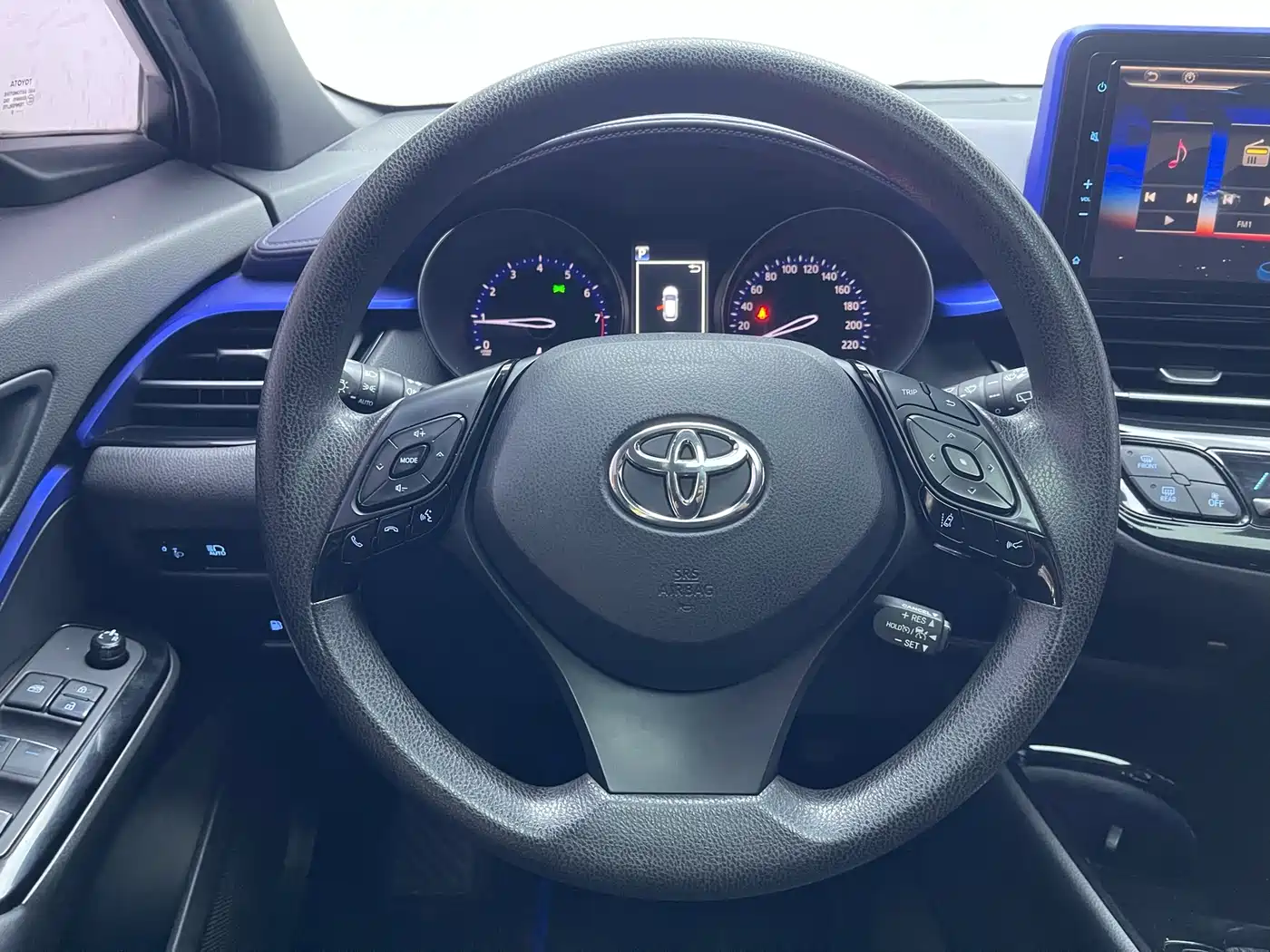 Toyota C-HR 2020 Model 2.0L Leading фото 15