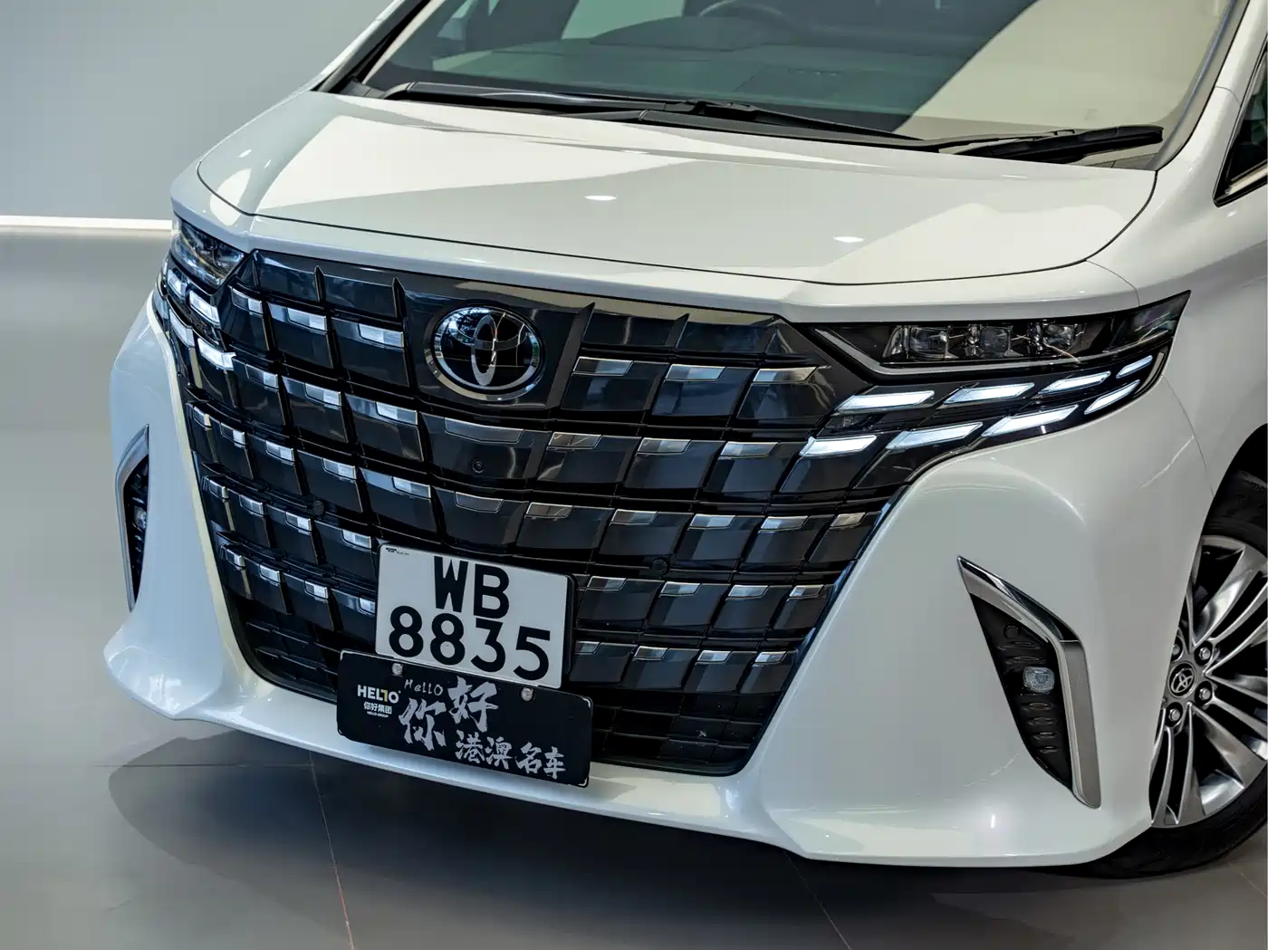 Toyota Alphard 2025 Hybrid 2.5L Prestige Gold Edition фото 3