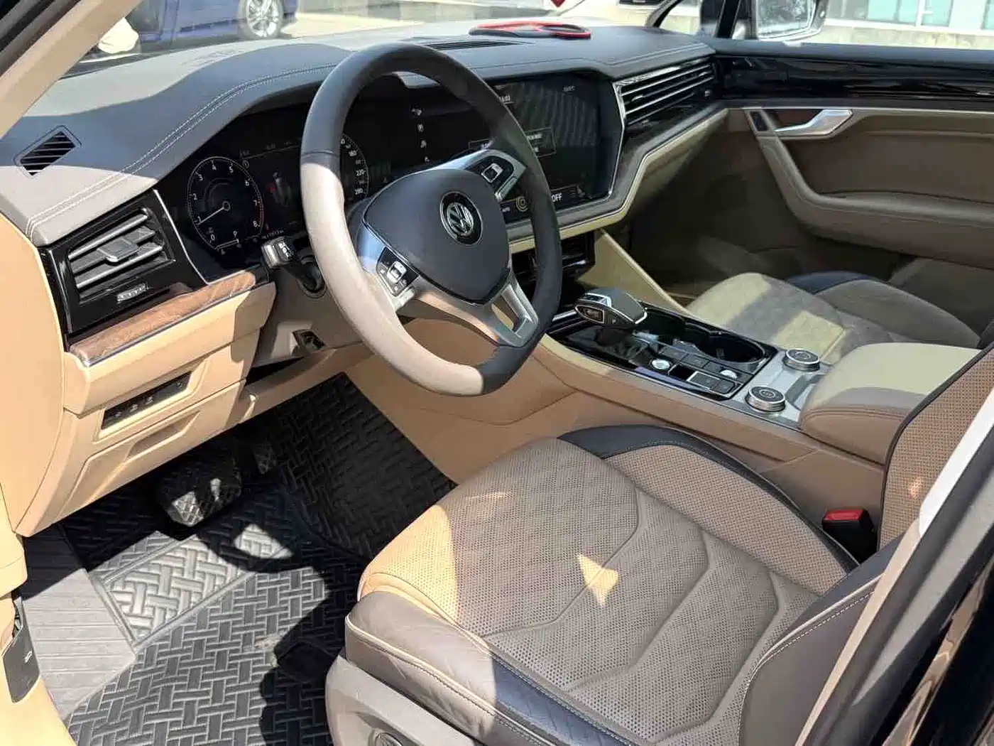 Volkswagen Touareg 2020 3.0TSI Premium Edition China VI фото 5