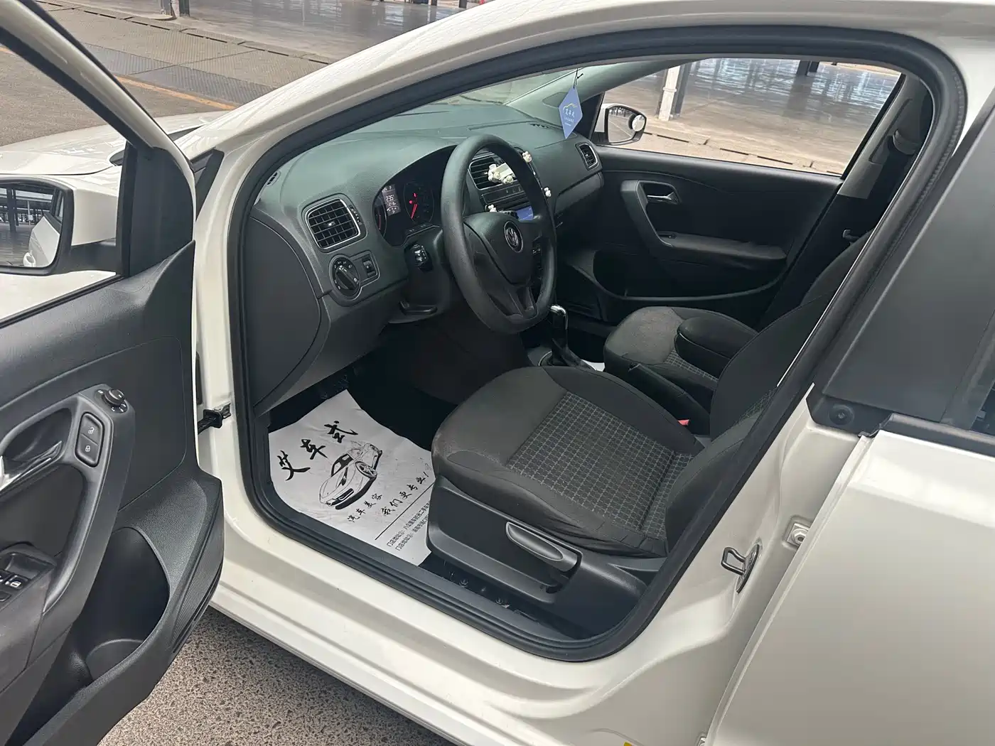 Volkswagen Polo 2014 1.6L Automatic Comfort Edition фото 14
