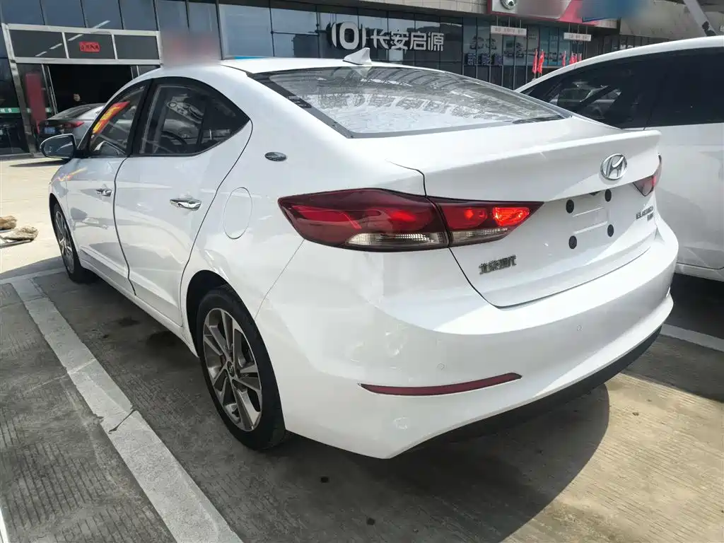Hyundai Elantra 2016 Model 1.6L Automatic Smart Elite фото 22