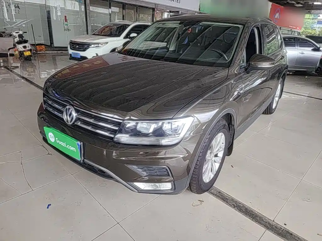 Photo 1 - Volkswagen Tiguan L