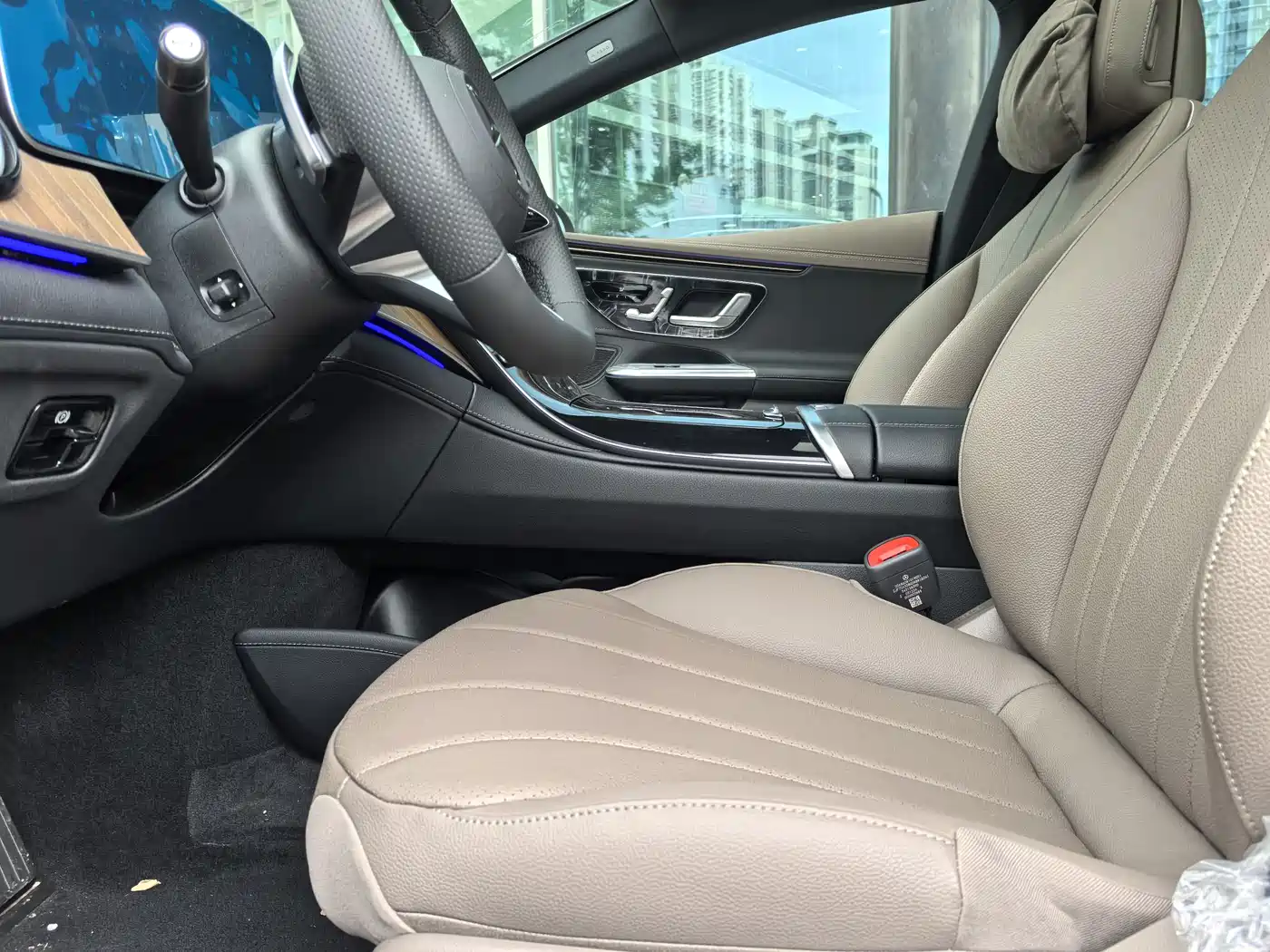 Mercedes-Benz EQE 2025 Model 500 4MATIC Luxury Edition фото 6