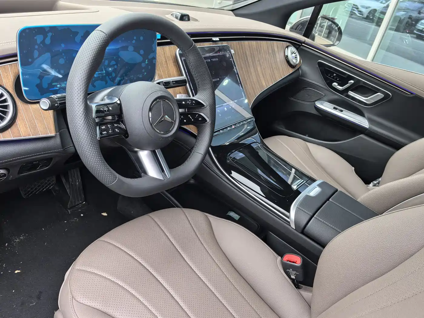 Mercedes-Benz EQE 2025 Model 500 4MATIC Luxury Edition фото 7