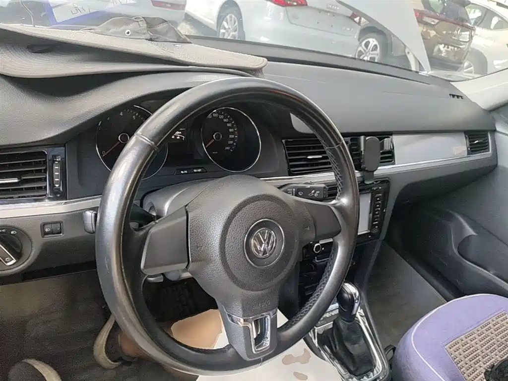 Volkswagen Bora 2015 Quality Edition 1.6L Automatic Fashion фото 10