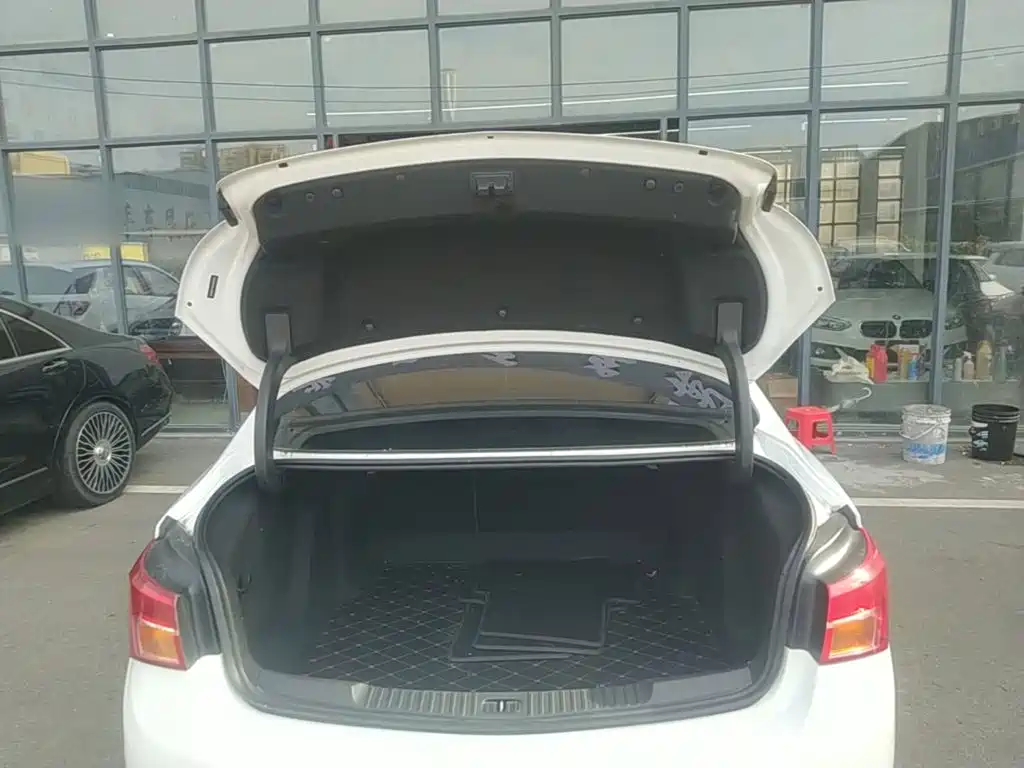 Фото 19 - Buick Verano