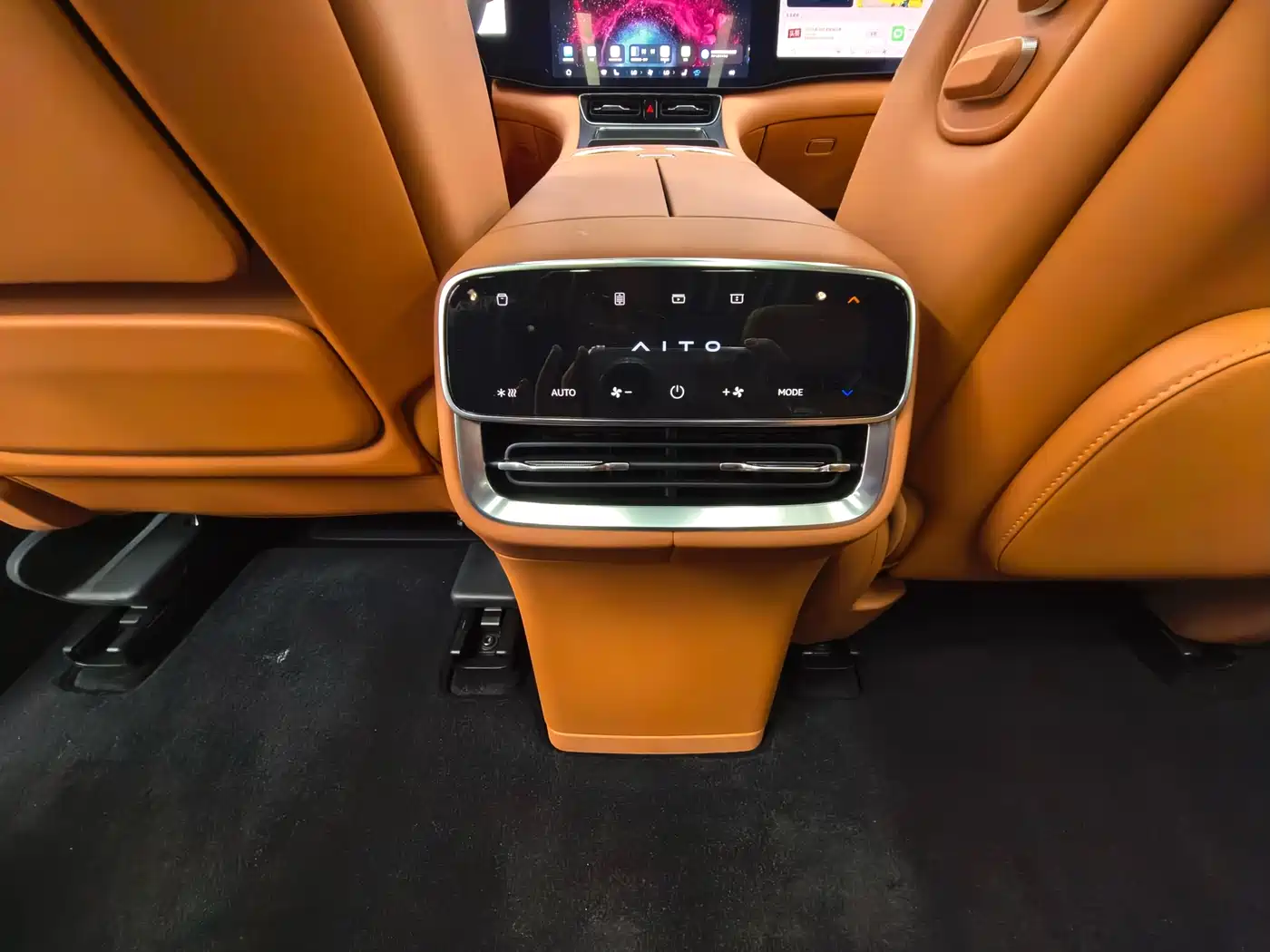 AITO Wenjie AITO M8 2025 Extended Range Ultra 53.4kWh 6-Seater фото 21