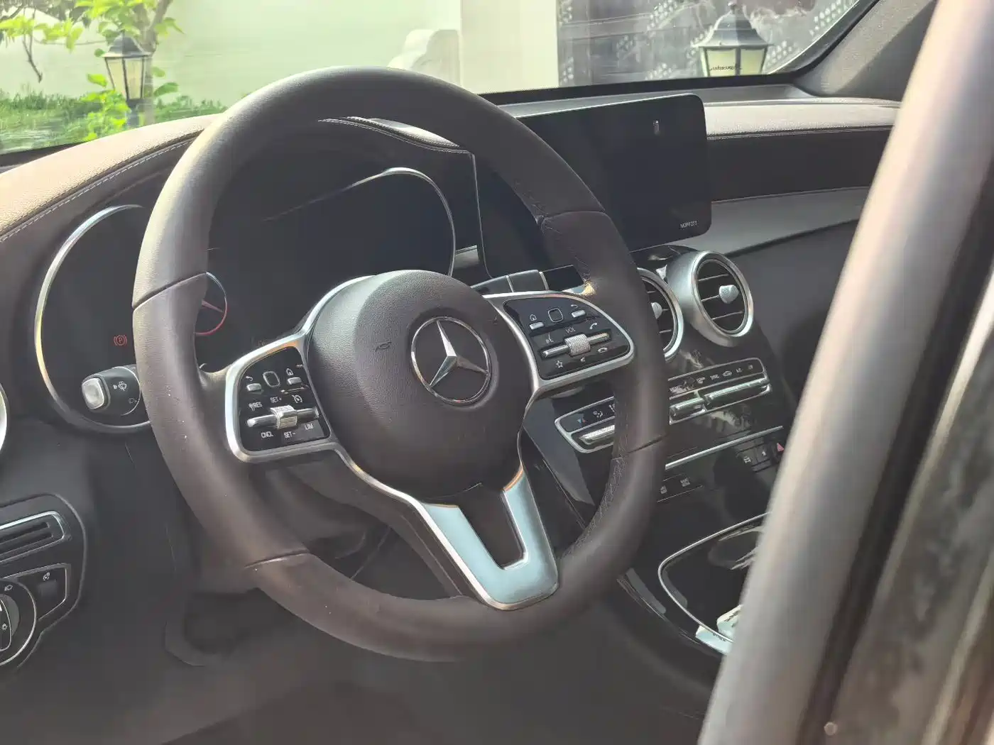 MERCEDES-BENZ GLC