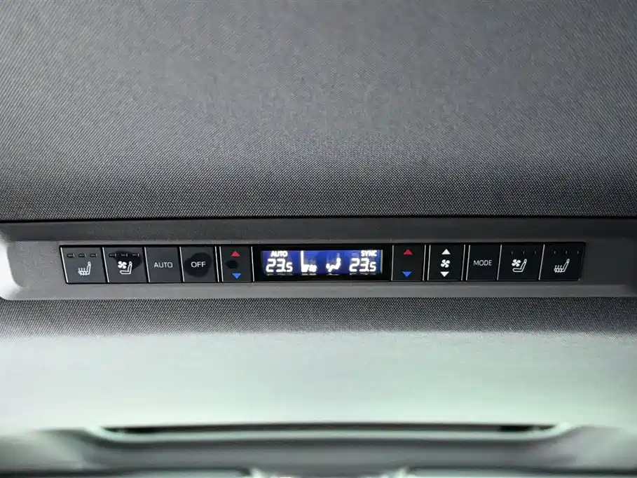 Toyota Sienna 2021 2.5L Hybrid Premium Edition фото 31