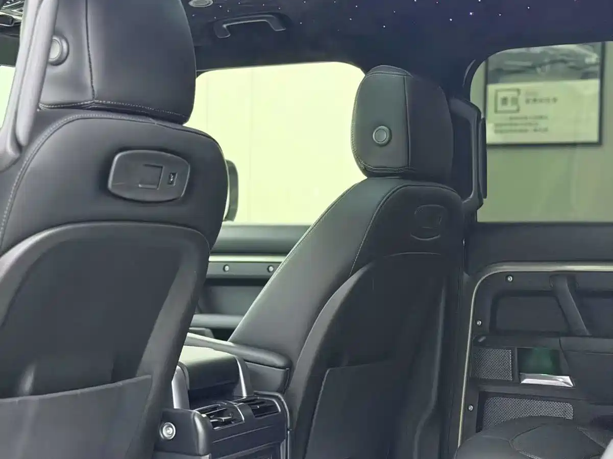 Land Rover Defender 2021 110 P400 SE фото 7