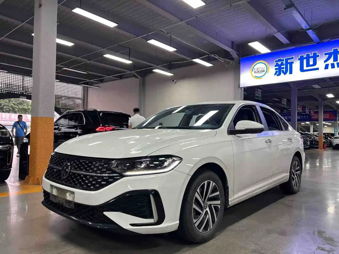 Volkswagen Lavida 2024 Model 1.5L Automatic Starlight 5 Million Edition фото 2