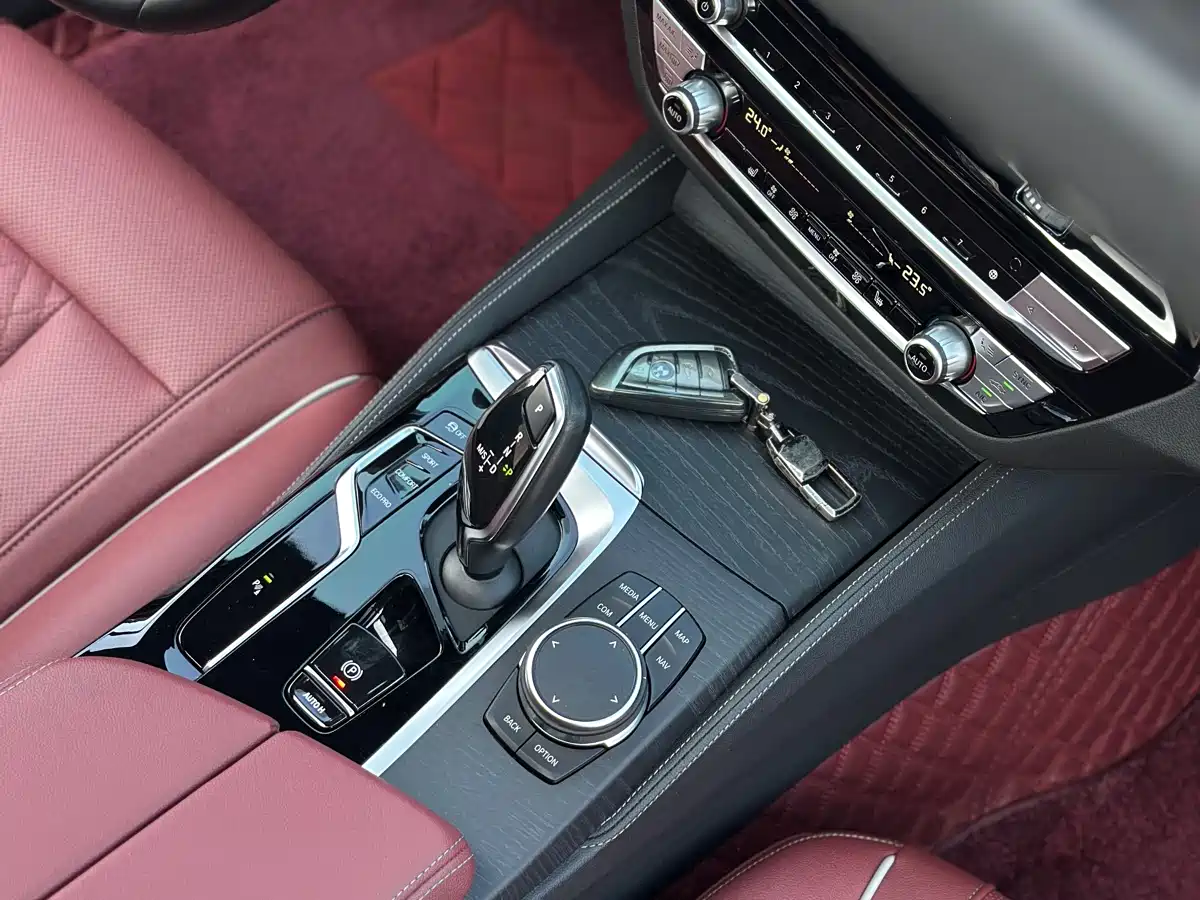 BMW 5 Series 2023 Facelift 530Li Leading M Sport Package фото 16