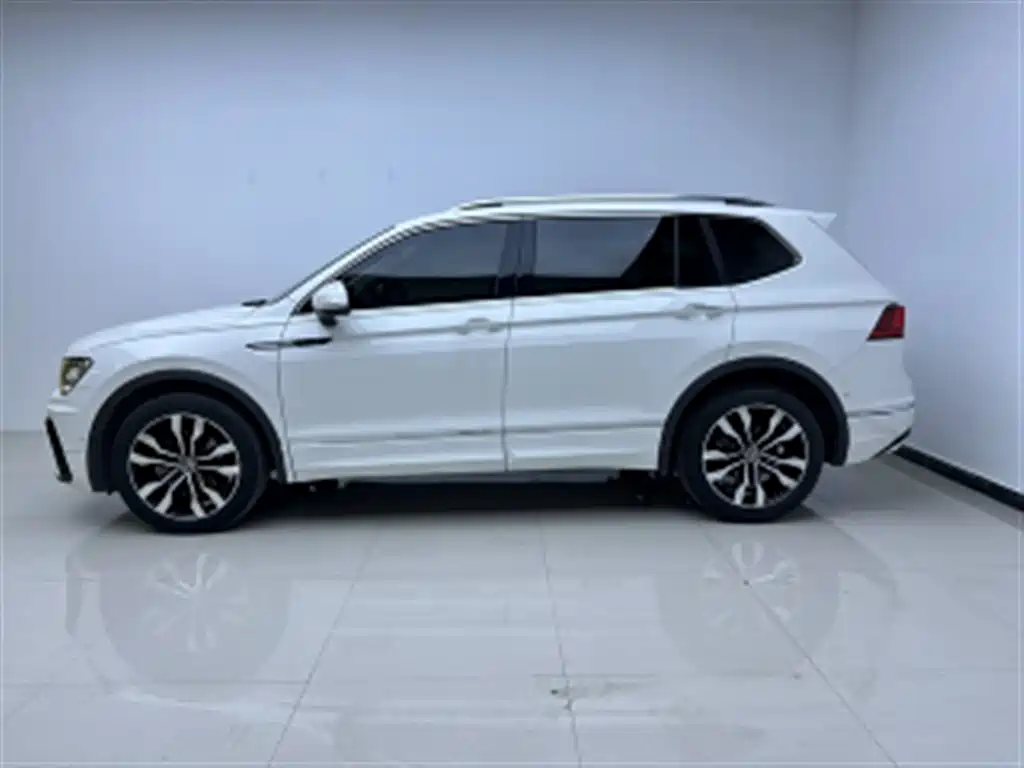 Volkswagen Tiguan L 2021 330TSI Automatic 2WD R-Line Flagship фото 8