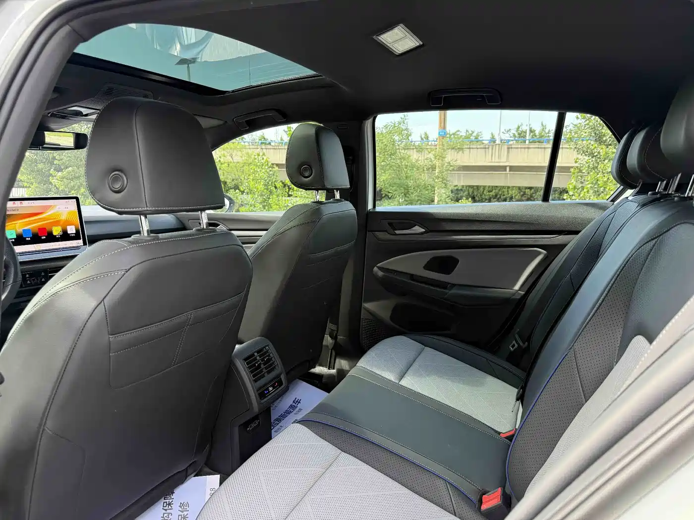 Volkswagen Golf 2025 300TSI R-Line фото 7