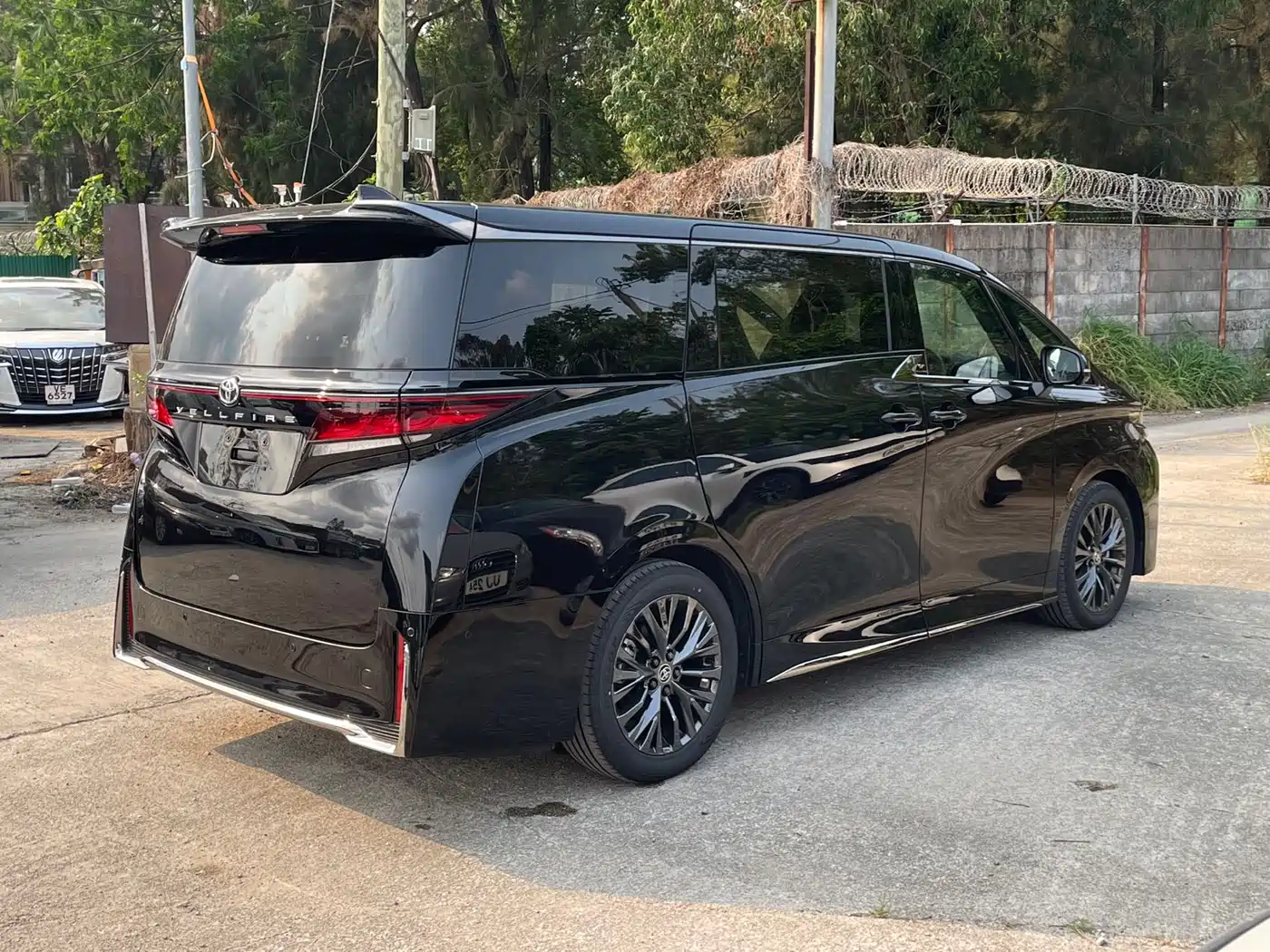 Toyota Vellfire 2025 Crown Hybrid 2.5L Ink Gold Executive Edition фото 7