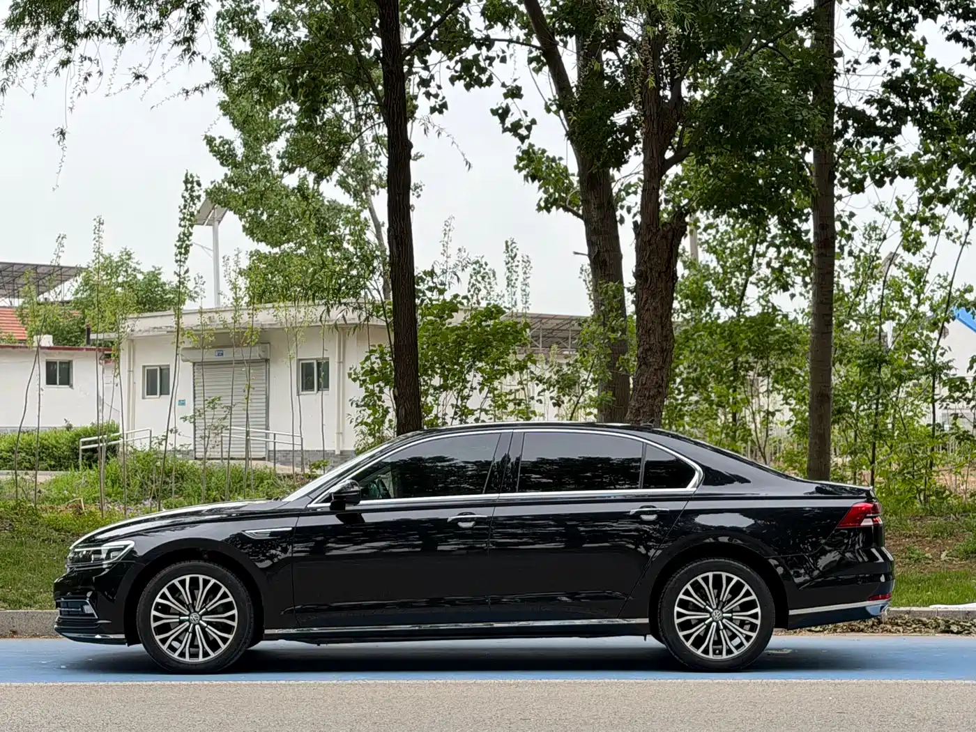 Volkswagen Phideon 2018 Facelift 380TSI FWD Business фото 3