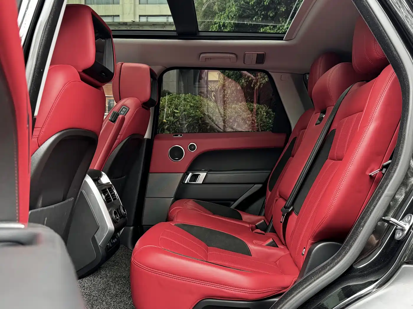 Land Rover Range Rover Sport 2021 3.0 L6 Gloss Black Edition фото 9