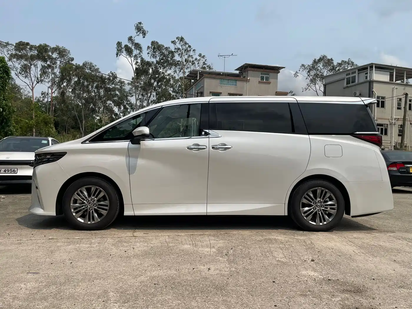 Toyota Alphard 2023 Dual Hybrid 2.5L Ultimate Gold Edition фото 3